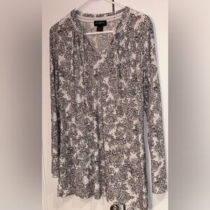 Liz Claiborne Career long sleeve top.